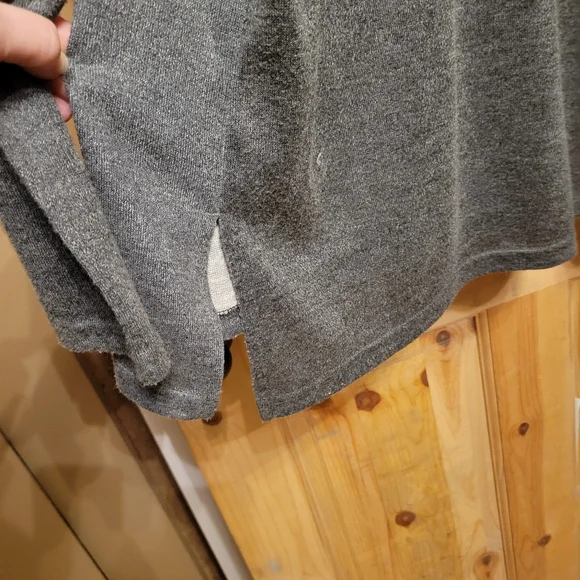 LOVERICHE womans size Small grey and white long sleeve scoop neck flowy fit - Picture 5 of 5